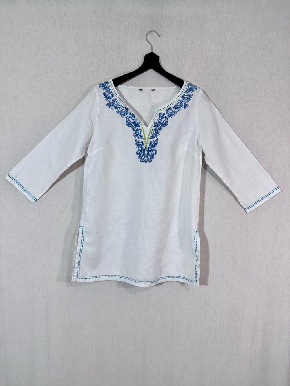 Tommy Bahama 100% Linen size S/M White with blue Embroidered V-Neck Tunic Top